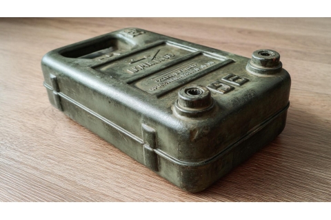 Чем заклеить пластиковую канистру: практическое руководство для дома и производства