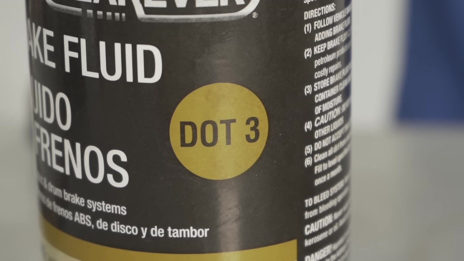 Канистра тормозной жидкости DOT 3 крупно